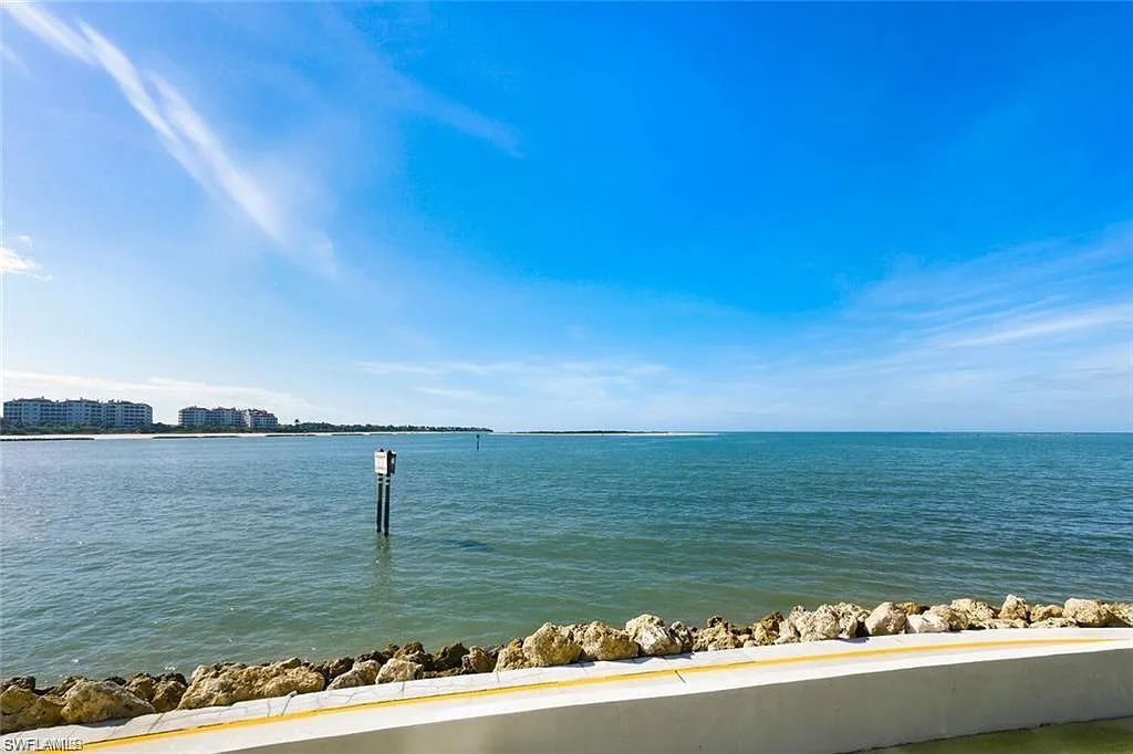 2 bed, 2.0 bath, 1440 sqft, $8,000 — Photo 2