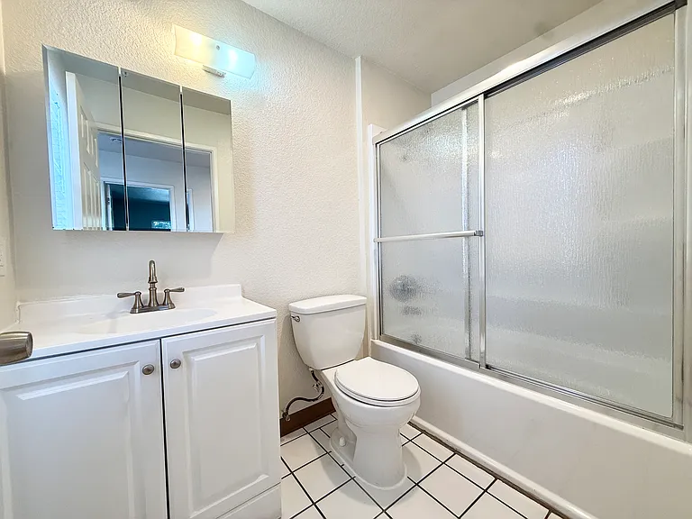 Dixon Landing Apartments — Photo 8
