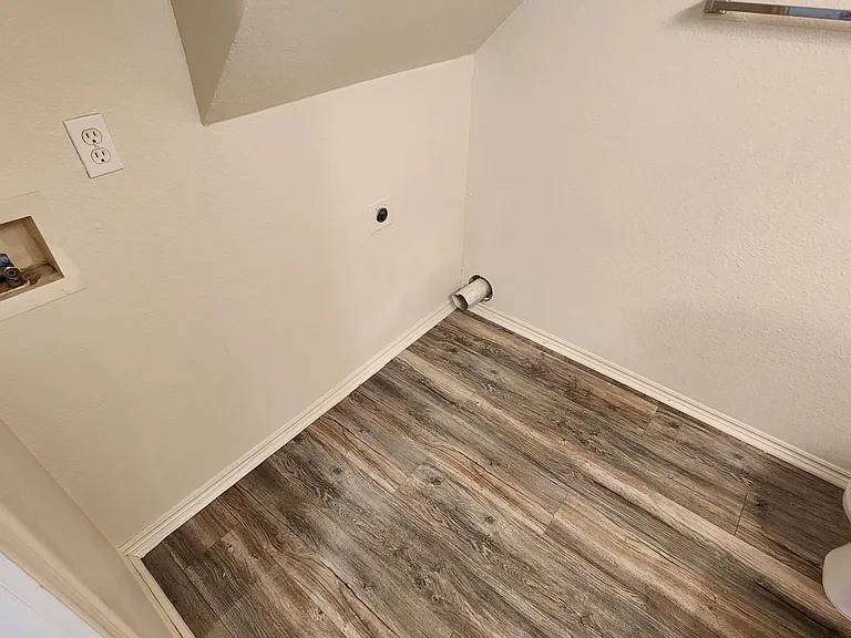 Ground floor half bath washer and dryer (electric) hookups