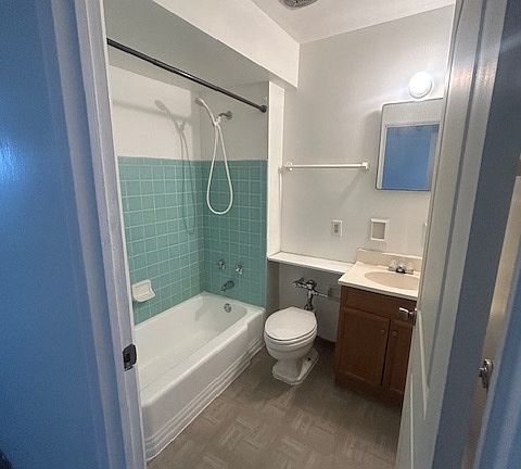 5th image of 5912 Forest Ave #1