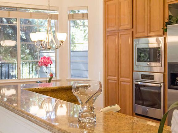 3rd image of 5652 Edgebrook Pl