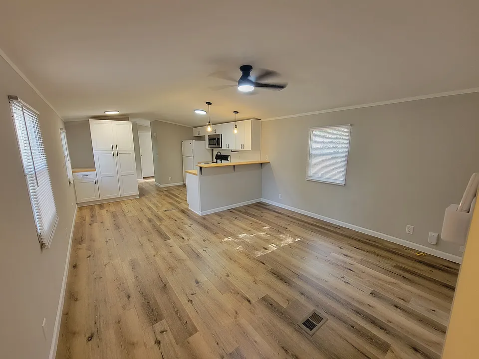 130 Hidden Acres Ln
