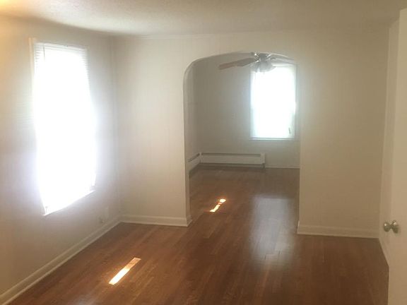 3rd image of 1512 S Logan Ave