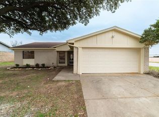 1100 Georgian Rd E, Fort Worth, TX 76179