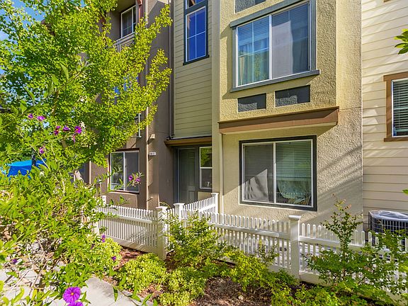 2nd image of 226 Peppermint Tree Ter Unit 2