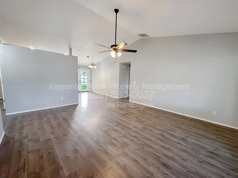 1017 W Edwards Ave — Photo 4