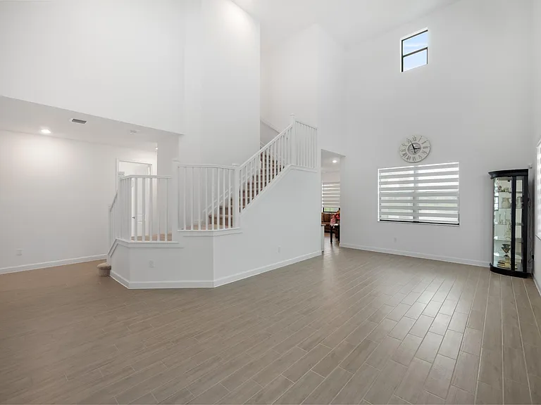 1325 Whitcombe Dr — Photo 8