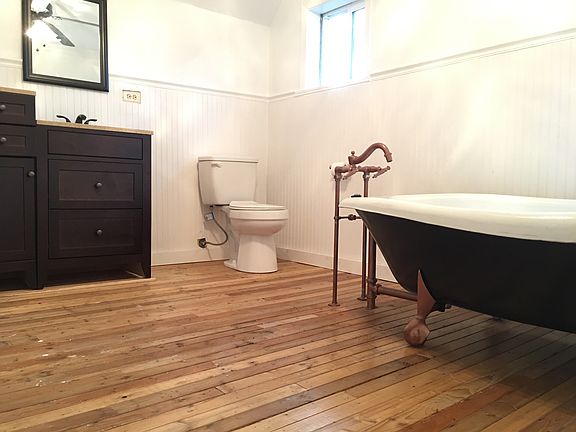 2nd image of 302 S Chestnut St