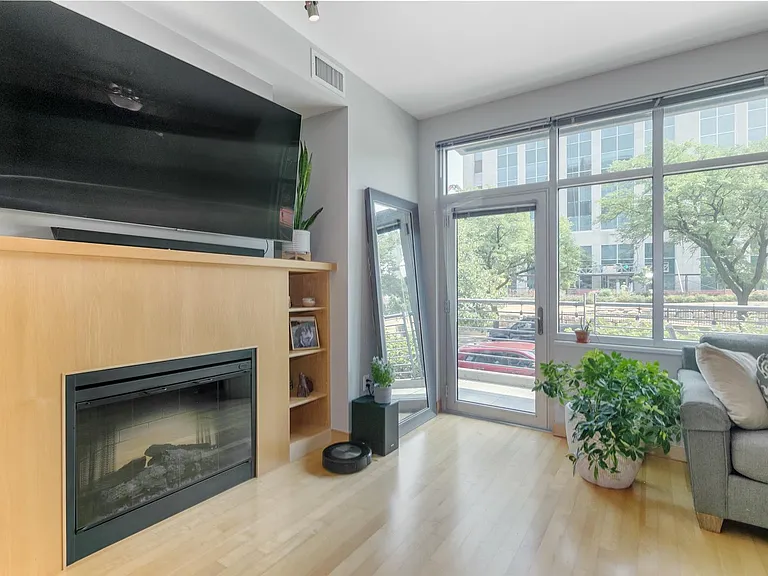 309 W Washington Ave #213 — Photo 22