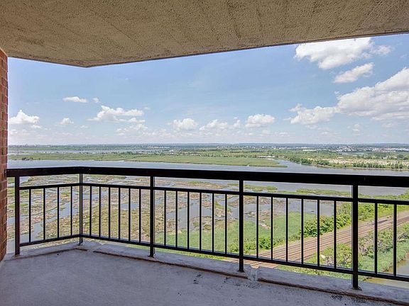 5th image of 1740 Harmon Cove Tower #1740