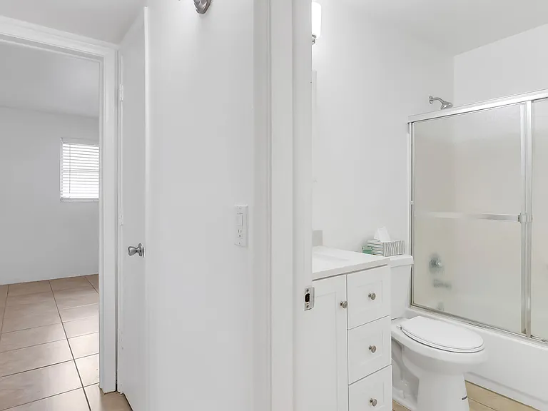 711 SE 15th St #5 — Photo 21