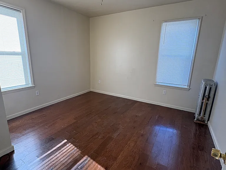 143-147 Huntington Ter #3 — Photo 4