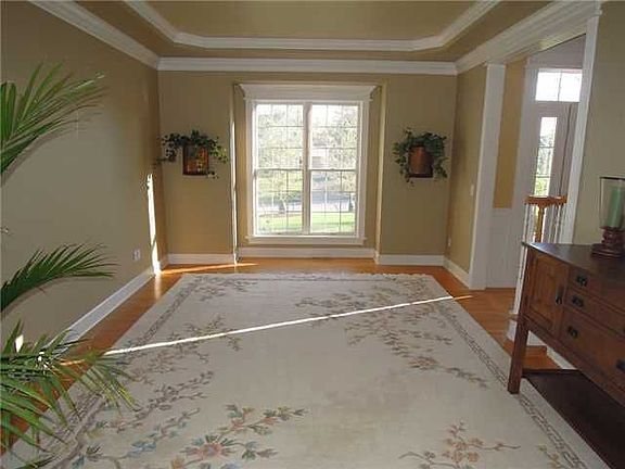 4th image of 14 Country Meadow Dr