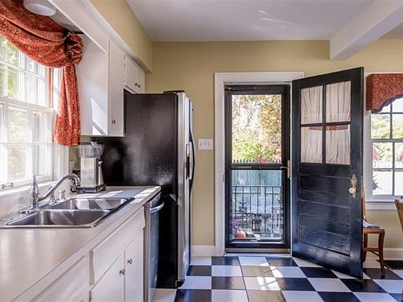 5th image of 241 Barberry Ln