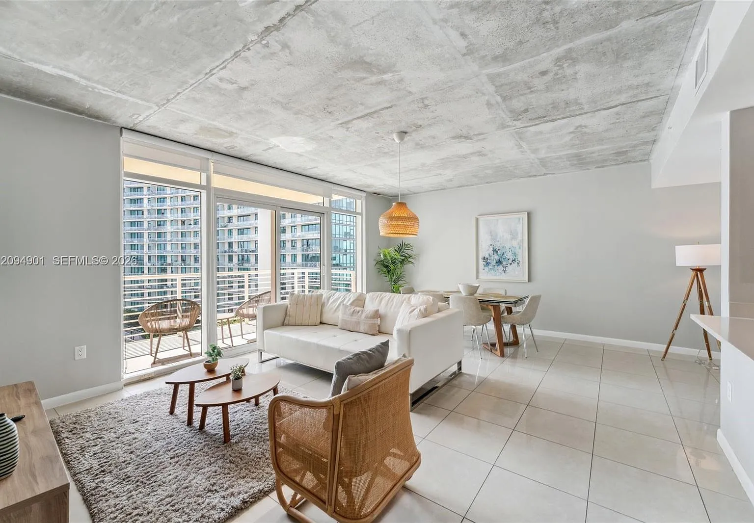 Midblock Miami Condo — Photo 4