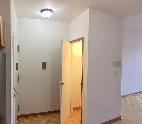751 Manhattan Ave #2R — Photo 9