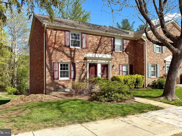 8552 Barrington Ct #927, Springfield, VA 22152