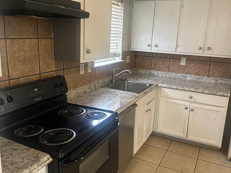 3029 Dobbs Cir — Photo 4
