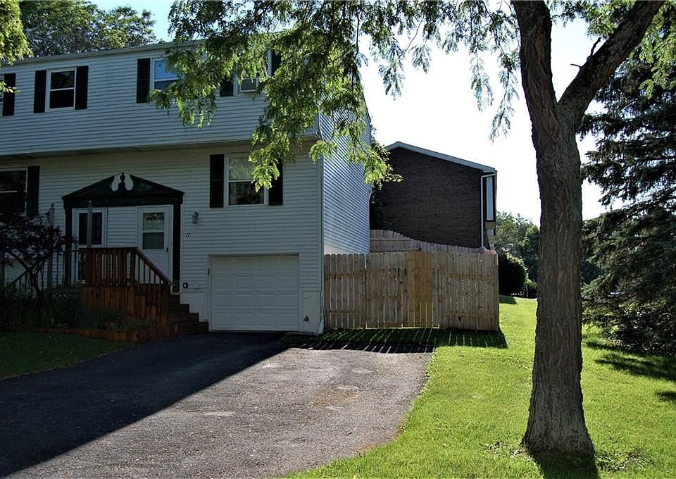 1st image of 17 Carriage Ct