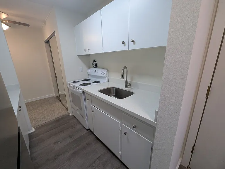Cordova Apartments — Photo 56