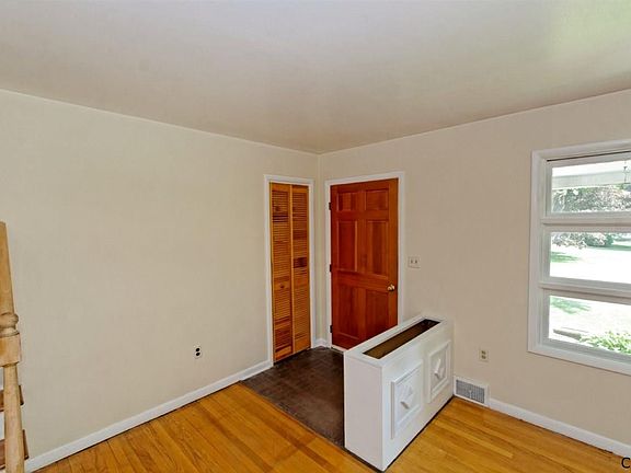 3rd image of 1 Cornelia Ave