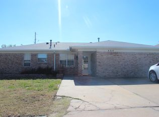804 NW 18th St, Moore, OK 73160