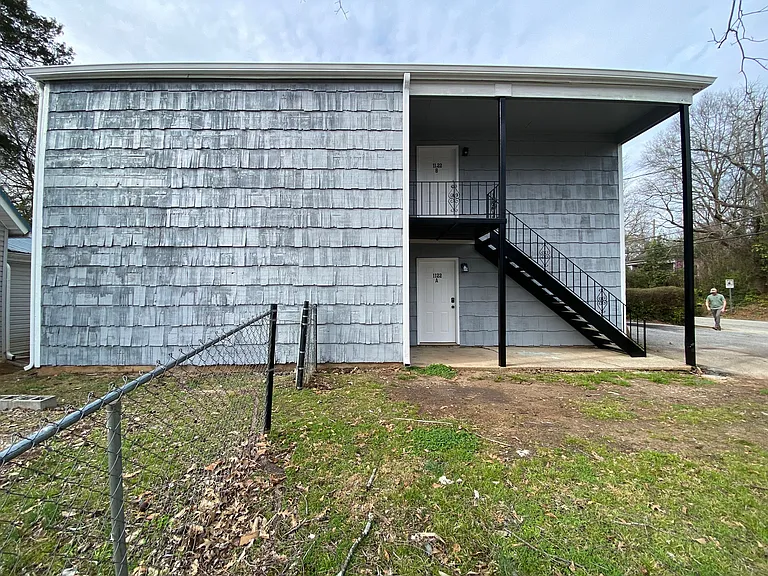 1122 W Hancock Ave #A — Photo 1
