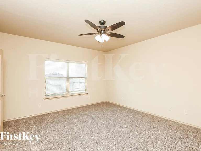 1013 Jodie Dr — Photo 9