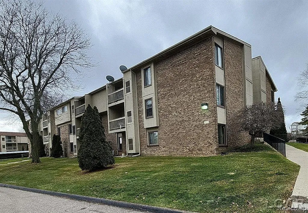 30515 W 14 Mile Rd photo 1