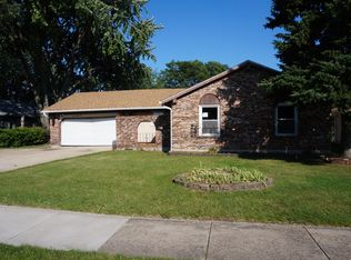 1151 Almond Dr, Aurora, IL 60506