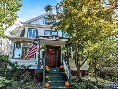 121 Gladwin Ave, Leonia, NJ, 07605