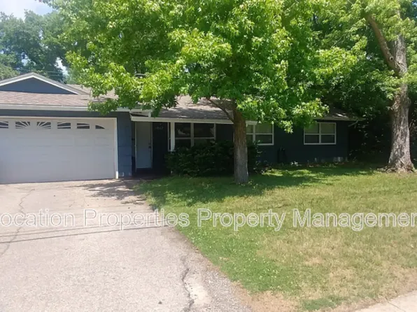 1802 W 21st St, Lawrence, KS 66046