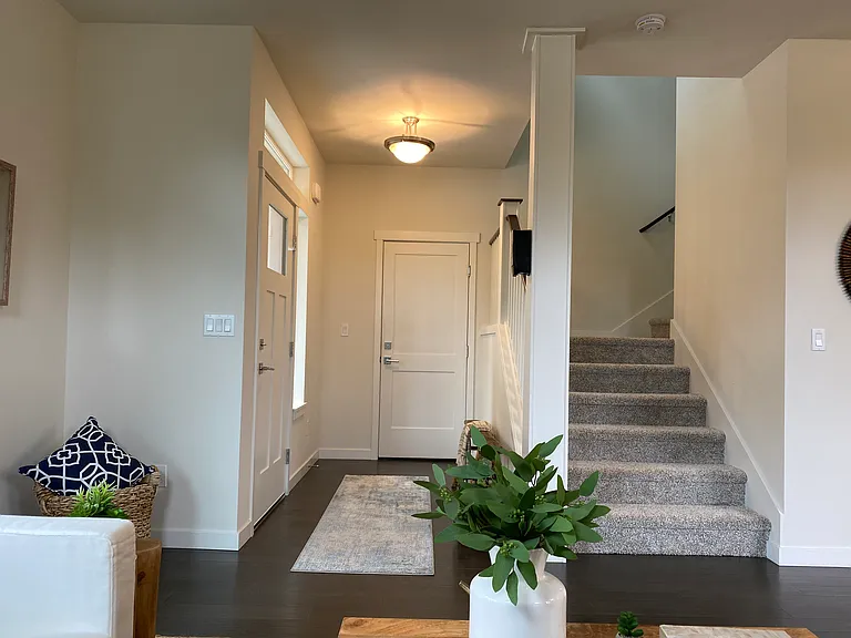 130 Wallace Way NW — Photo 2
