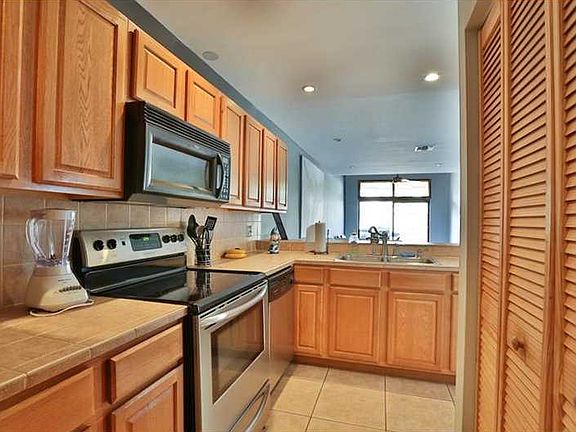 3rd image of 1178 N University Dr