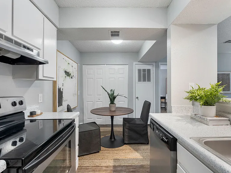 Post Oak Apartments — Photo 29