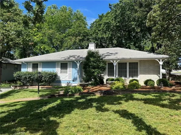 1002 S Adams St, Nevada, MO 64772