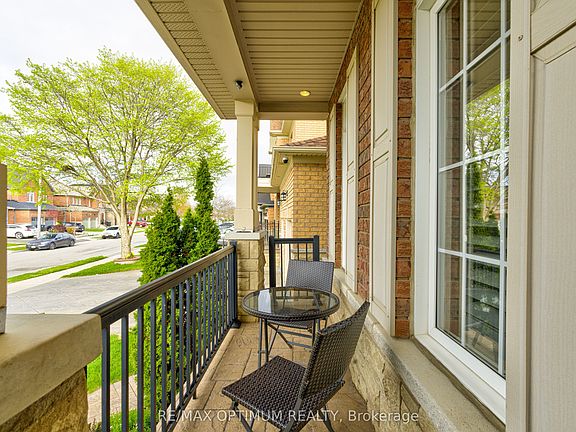 4th image of 30 Sorbonne Dr