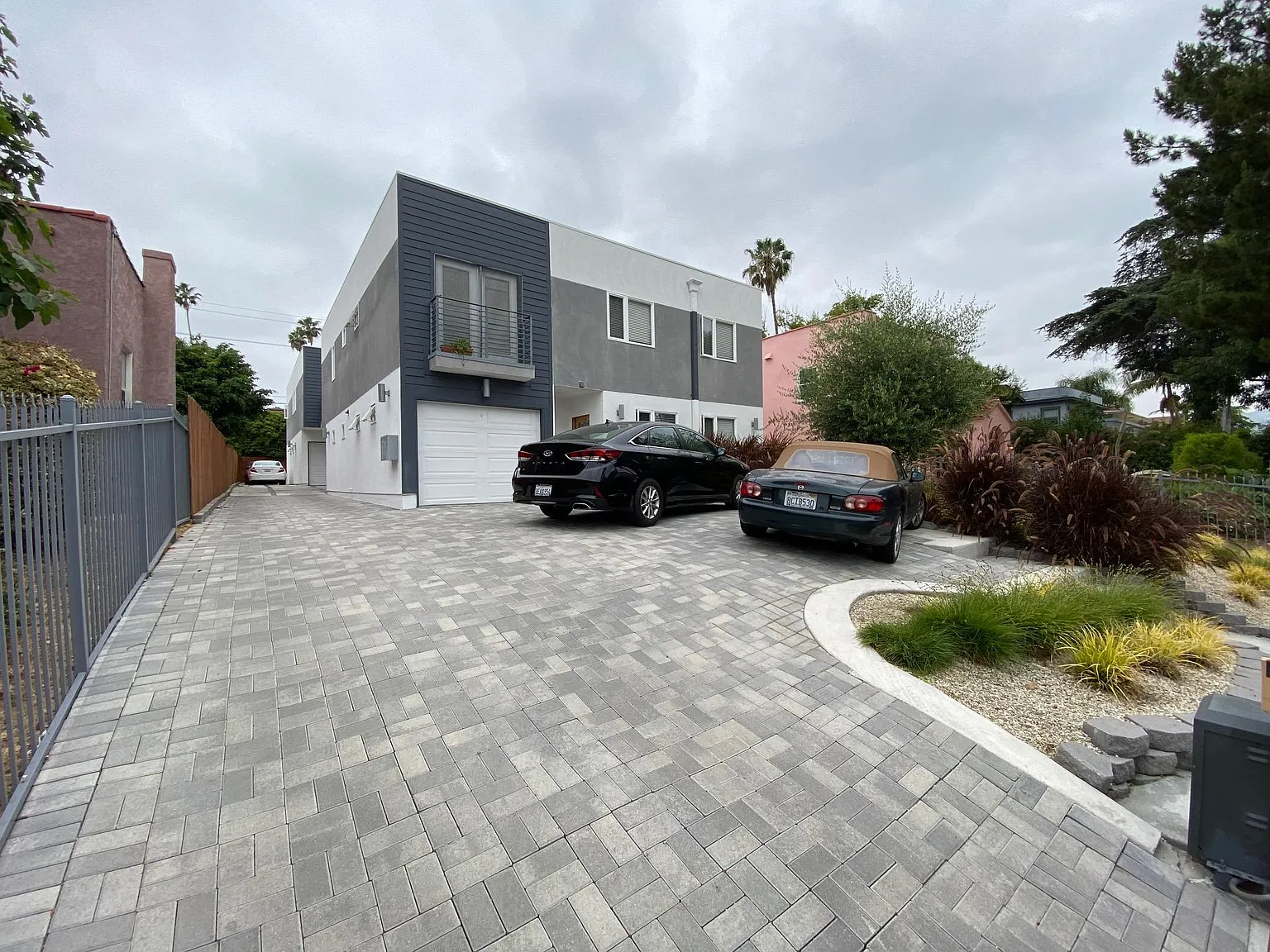 625 N Mariposa Ave — Photo 2