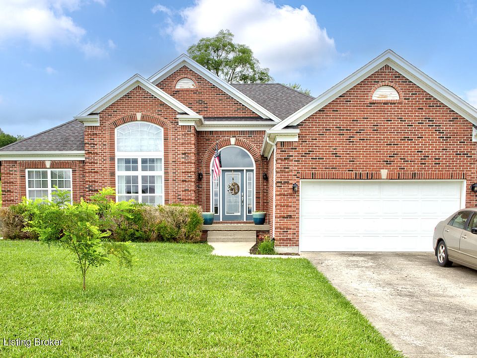 1st image of 202 Oak Tree Way