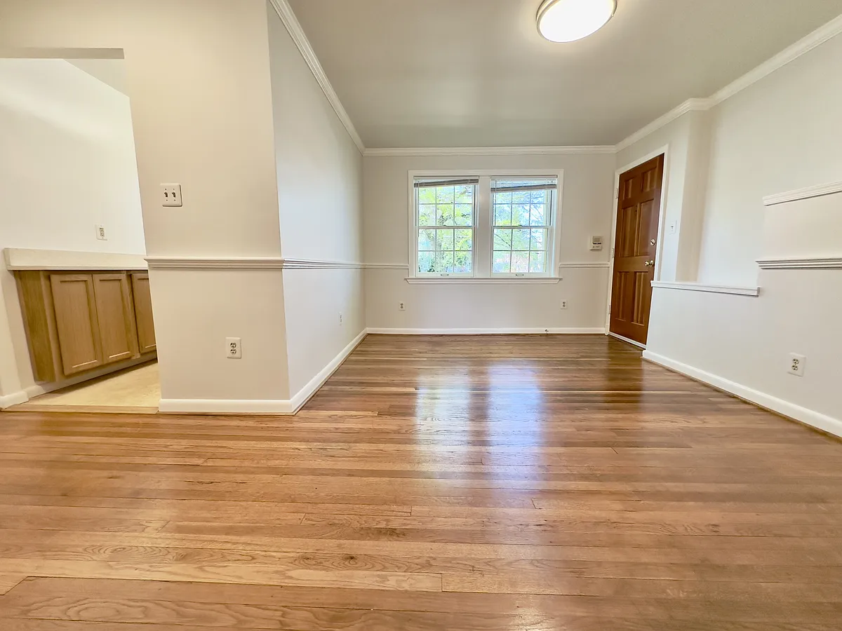 Building Photo - 910 Jefferson St #2