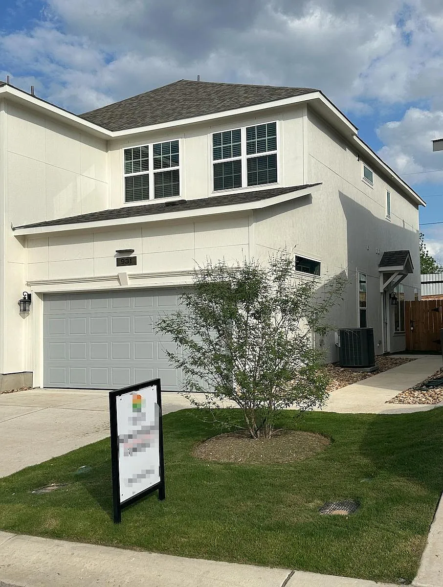 Photo 2 of 18 - 931 Beebrush Ln - New Braunfels, TX Building Photo - 931 Beebrush Ln