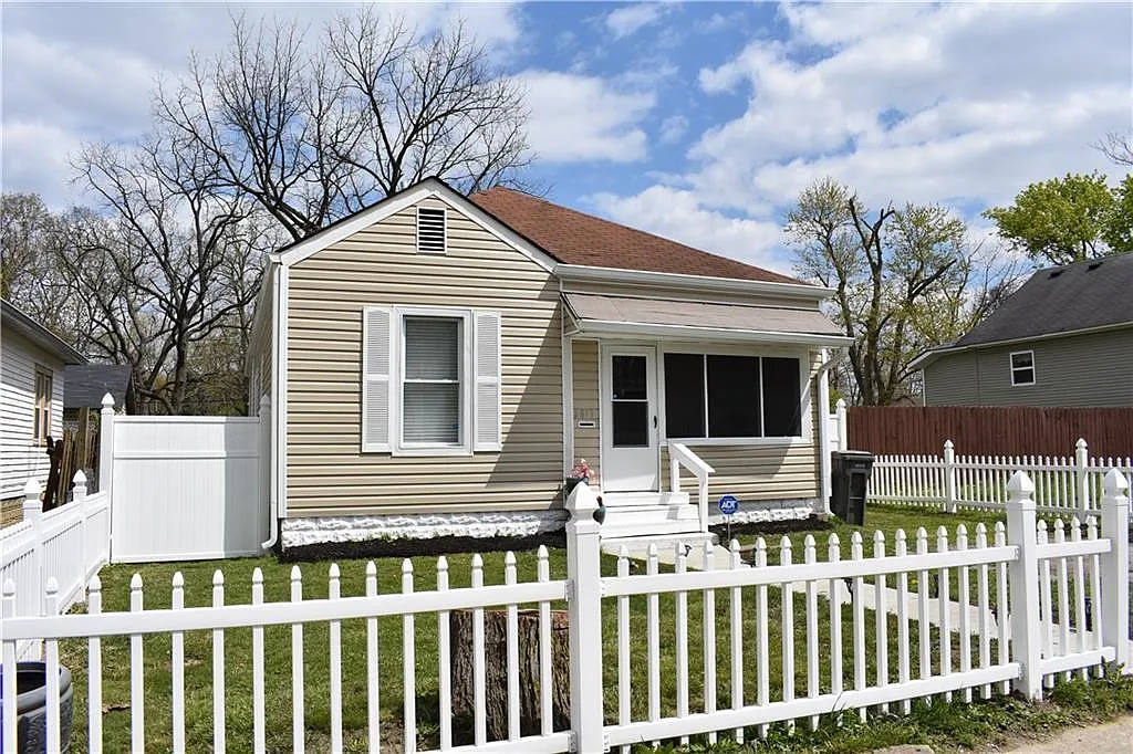 2817 Forest Manor Ave photo 1