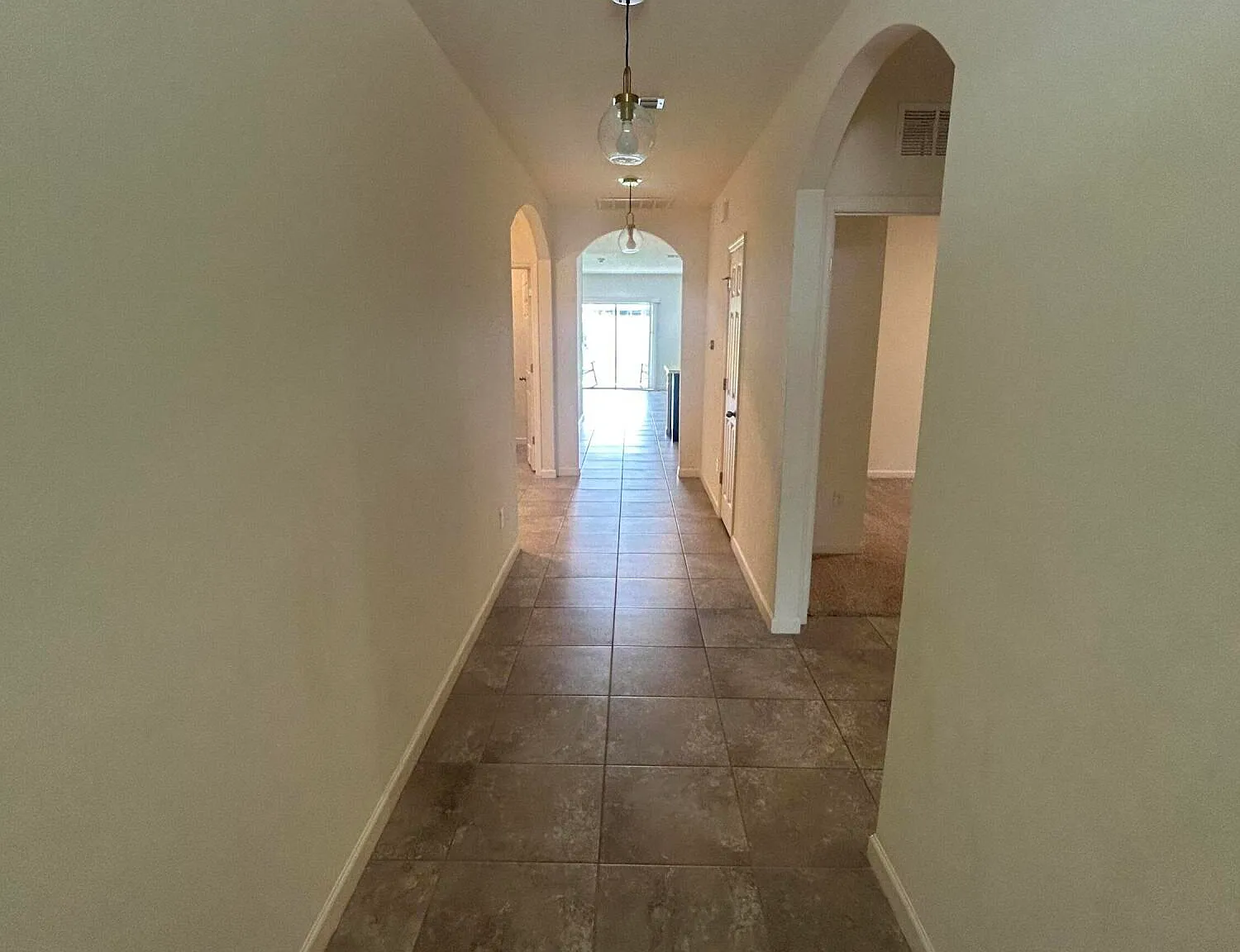 4 bed, 2.0 bath, 1915 sqft, $2,895 — Photo 4