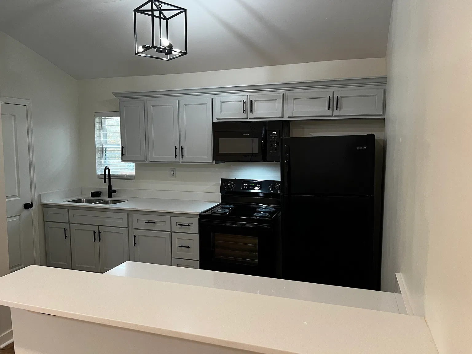2 bed, 850 sqft, $1,475 — Photo 2