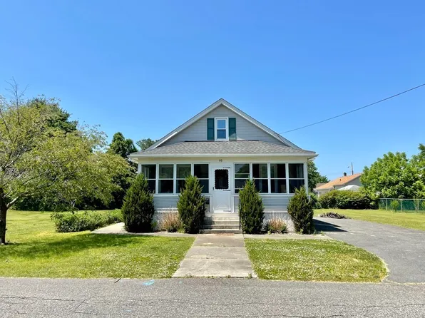 95 Yale St, Ludlow, MA 01056