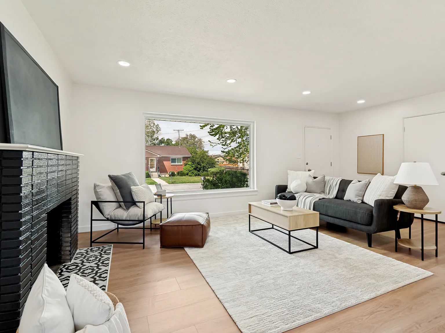 5 bed, 2606 sqft, $3,450 — Photo 3