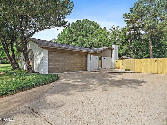 5th image of 606 Black Oak Cir