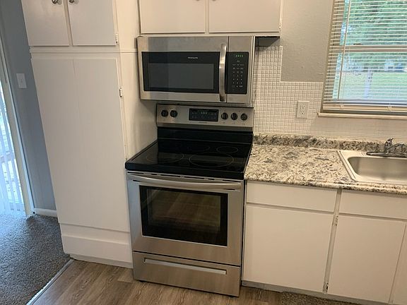 4th image of 2105 Avon Dr