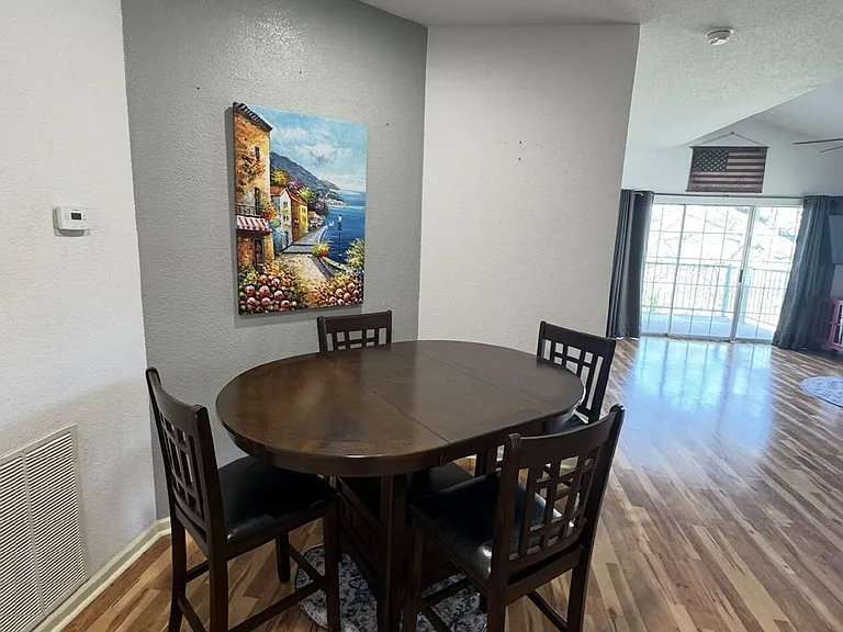 813 Holiday Rdg #H12 — Photo 2
