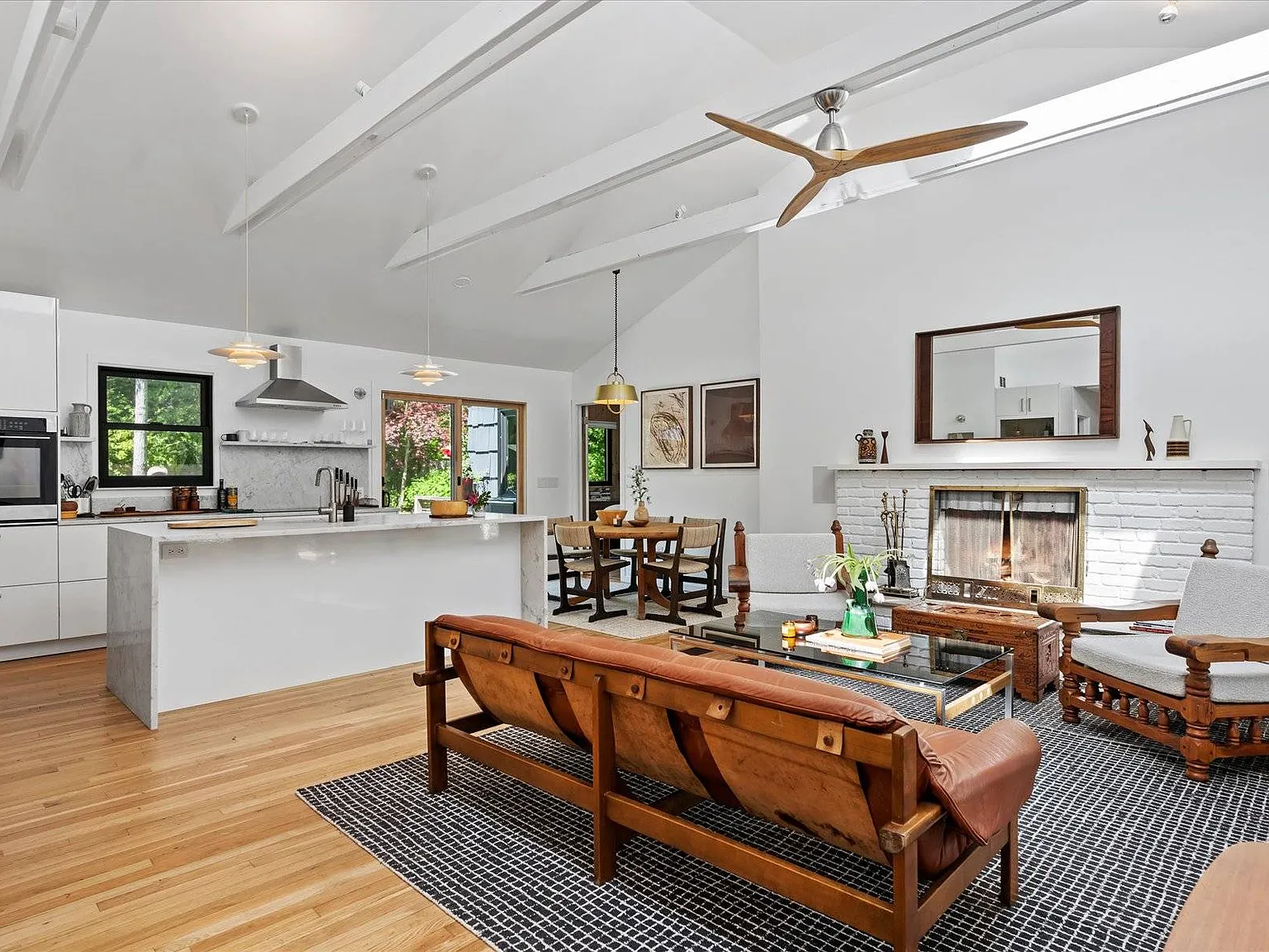 Stylish Beach House Ready For Summer — Photo 3